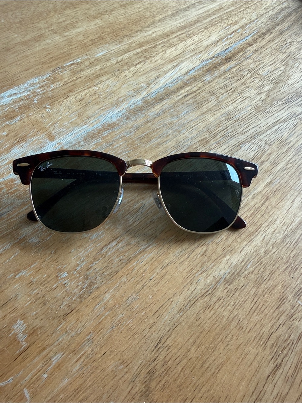 Ray-Ban Clubmaster Sunglasses - Tortoise Frame with Dark Green Lenses